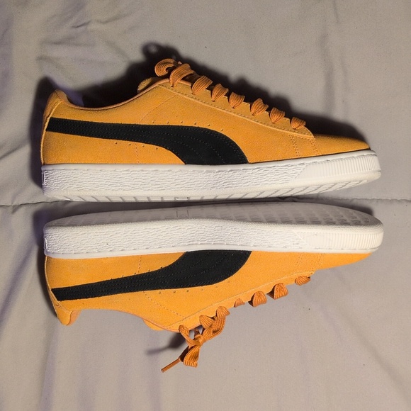 Puma Suede (10M) Orange and Black Sneakers - Picture 5 of 9